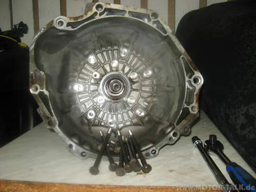Schrauben der Glocke und Pumpe gelöst