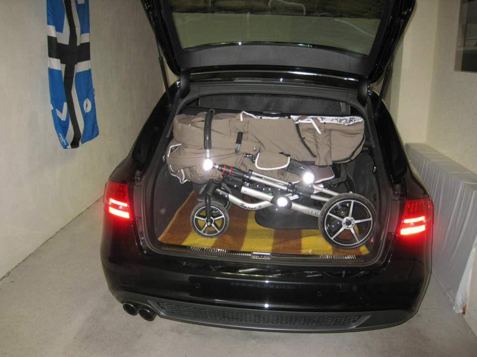 Bilderstrecke (2 Bilder) zu "Passt Kinderwagen Hartan Topline S in Avant- Kofferraum?" aus dem Forum "Audi A4 B8" | MOTOR-TALK