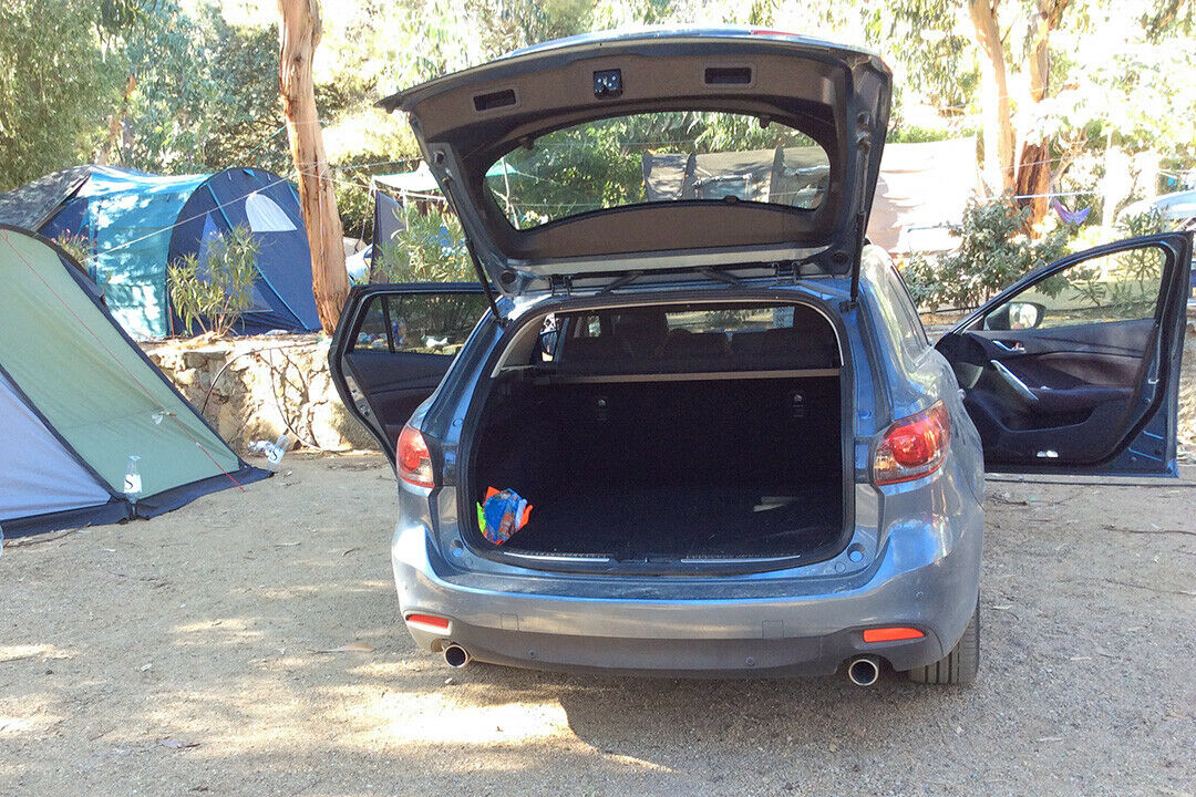 Der Mazda 6 Kombi auf dem Camping-Platz