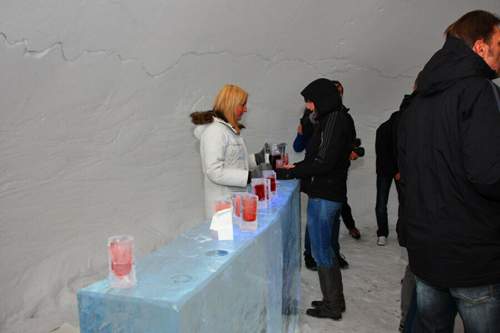 Drink im Iglu