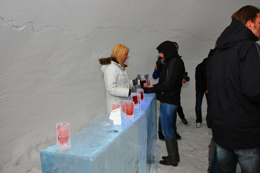 Drink im Iglu