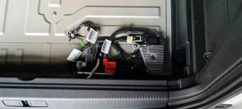 3008 Hybrid4 - Batterie Kofferraum