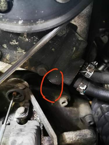 Dort kam letztes Mal Diesel raus nachdem ich den Schlauch entfernt hatte weiss nicht ist das normal ist da eine Entlueftung oder membrane oder sowas?.jpeg