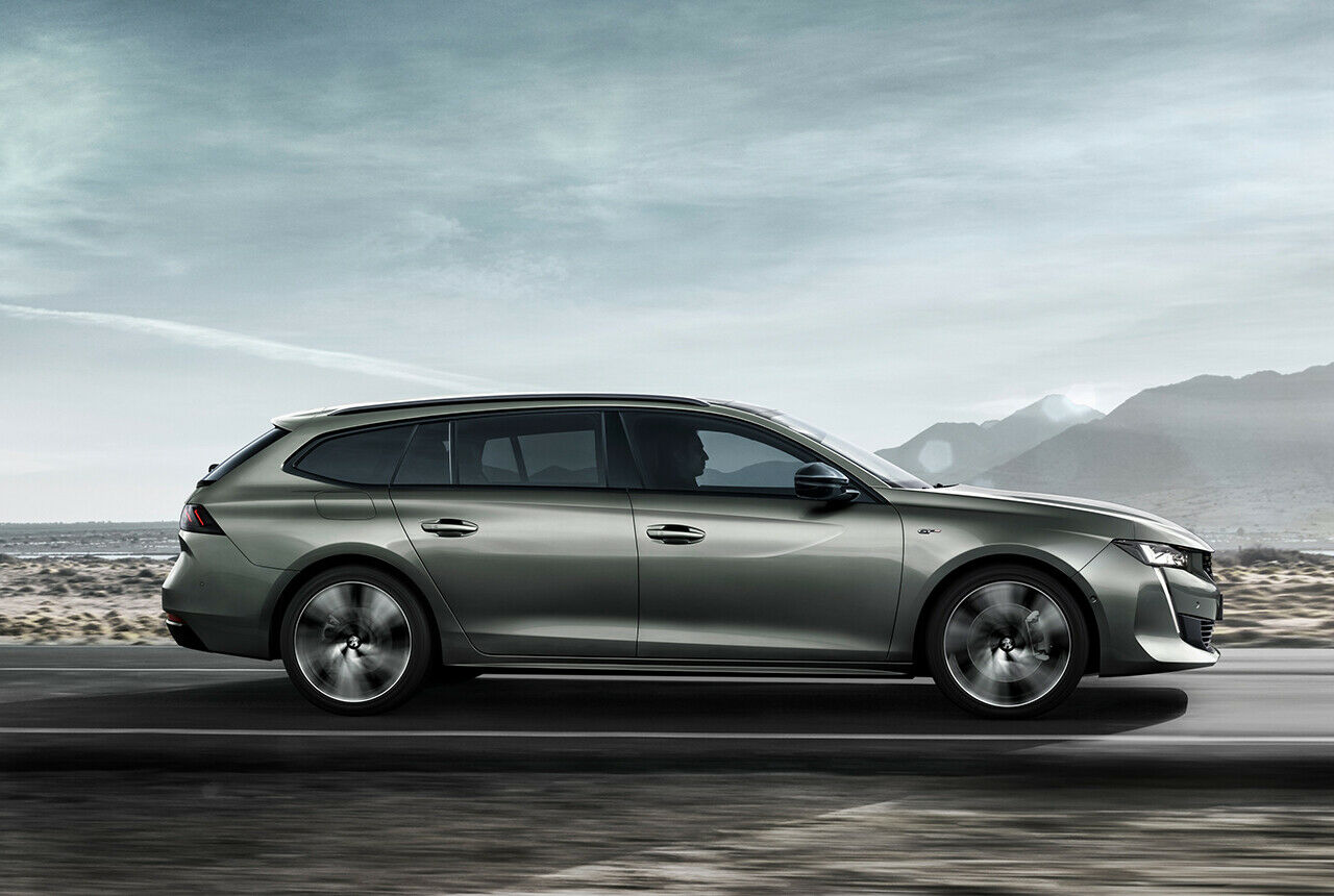 Peugeot 508 SW: Die Seitenlinie wird geprägt von der langen Haube und den kurzen Überhängen. Mehrlänge zur Limousine: nur 5 Zentimeter