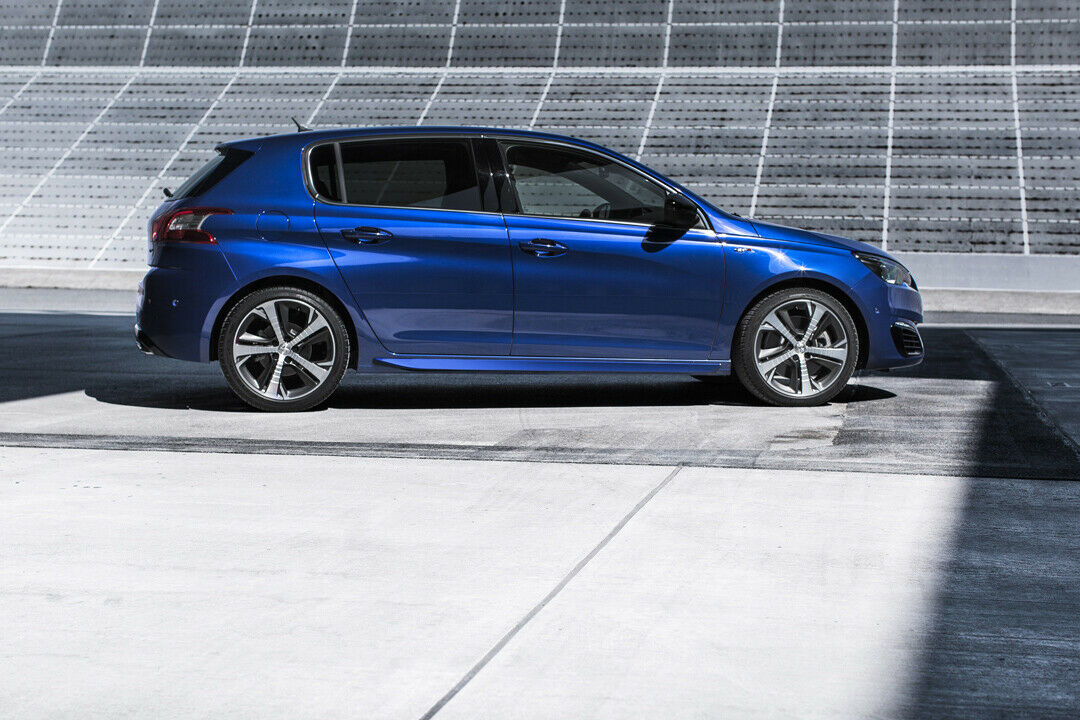 Europas zweitgrößter Hersteller PSA besitzt mit dem Peugeot 308 endlich wieder einen ernsthaften Golf-Konkurrenten. Der GT zielt direkt auf die GTI-Version aus Wolfsburg