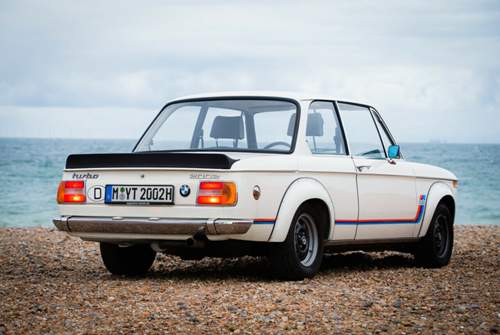 Breite Radläufe, ein kleiner Spoiler am Heck: Der BMW 2002 Turbo brauchte kein Tuning, um aufzufallen