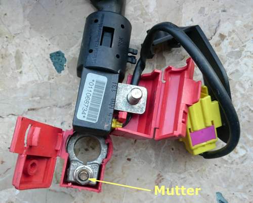 Batterieklemme-pluspol-rechts