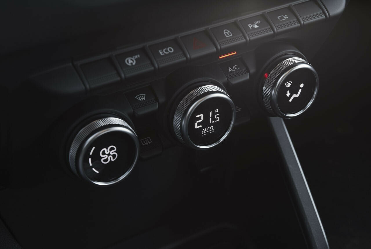 Die Bedienregler für die Klimaautomatik des Dacia Duster II