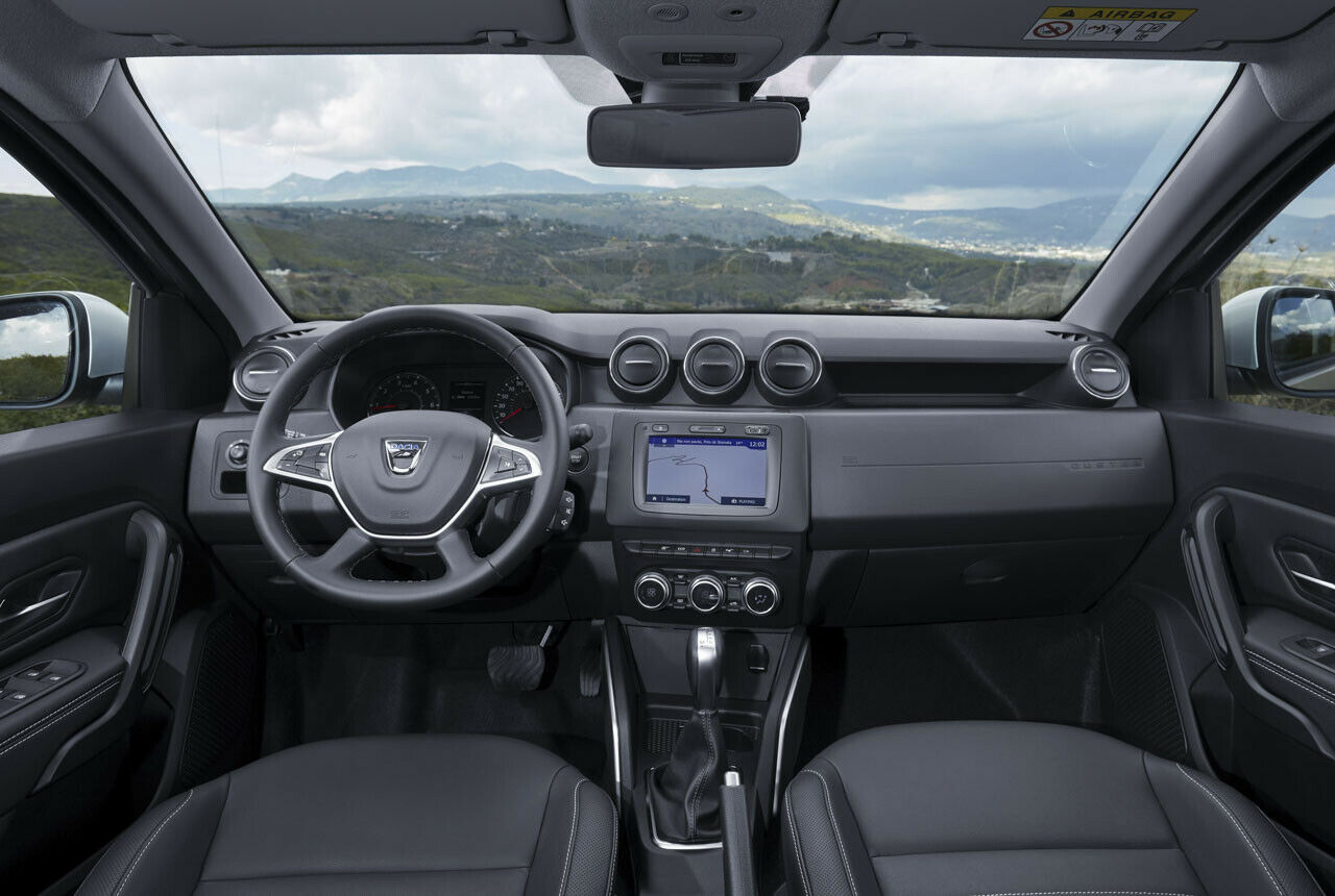 Schönheit ist Geschmacksache. Trotzdem: Endlich ein gefälligeres Cockpit im Dacia Duster II