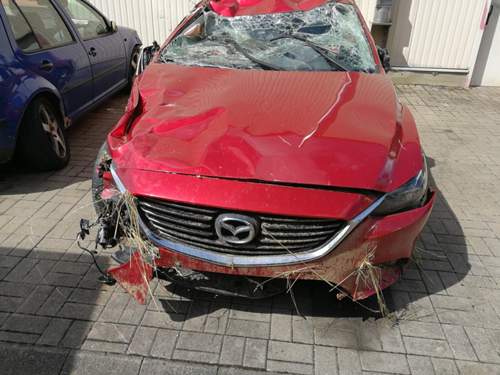 Front des Verunfallten Autos