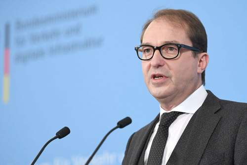 Verkehrsminister Alexander Dobrindt (CSU) verteidigt die Pläne für die Pkw-Maut, mit einem Minusgeschäft rechnet er nicht