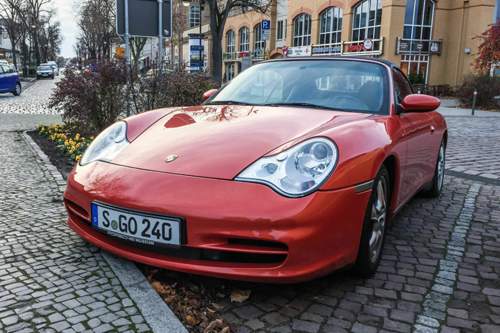 In Brandenburg gibt es viele Orte, die auf "-ow" enden. Und tolle Kurven für Porschi