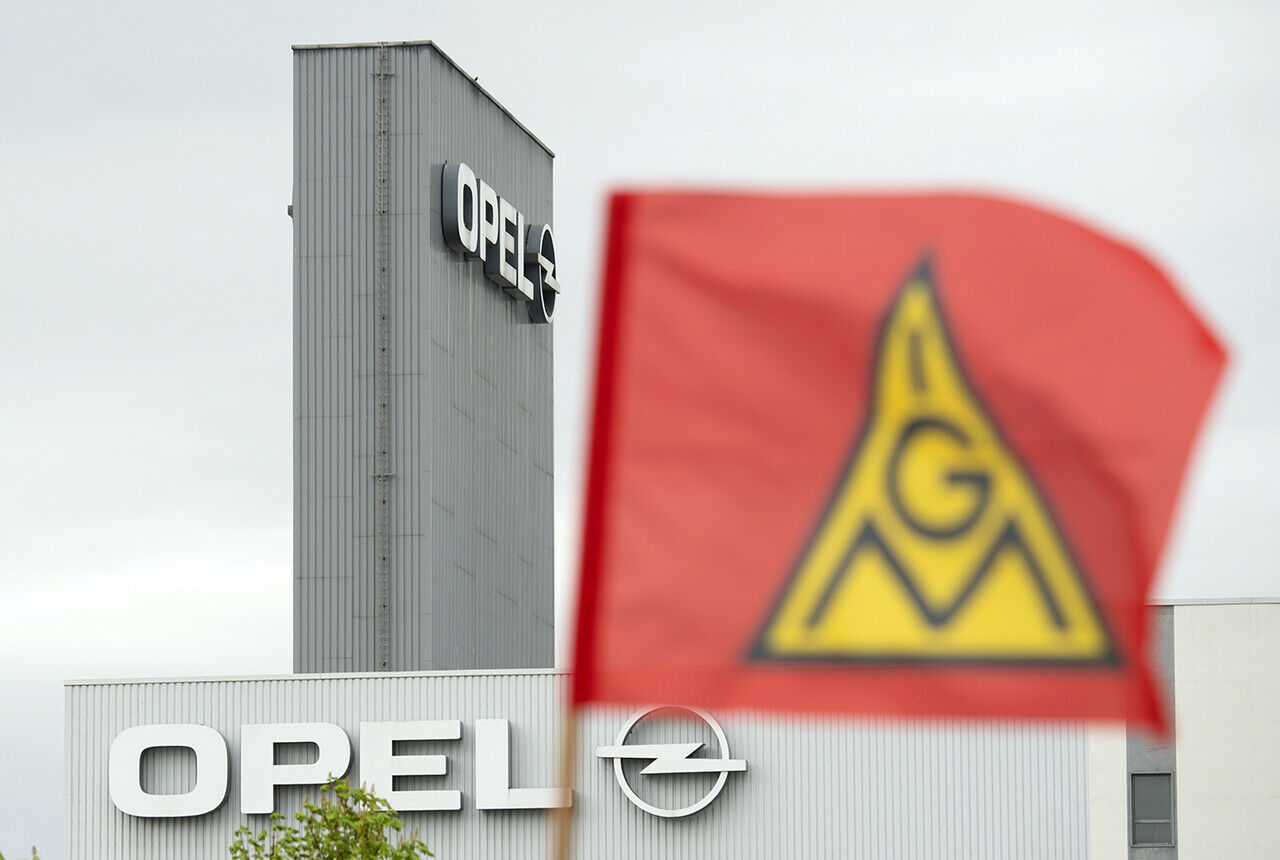 Die IG Metall reagiert verwundert auf die Äußerungen von PSA-Chef Tavares. Es gebe derzeit keine Termine für weitere Verhandlungen