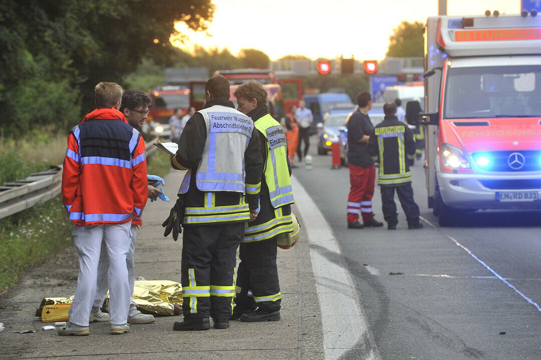 Nach einen Unfall staut es sich meist auf beiden Fahrspuren. Der Grund: Das Gaffen verlangsamt den Verkehr auf der Gegenseite