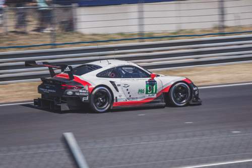 Bleibt bei den Langstreckenklassikern aktiv: Porsche 911 RSR, hier bei den 24 Stunden von LeMans 2017