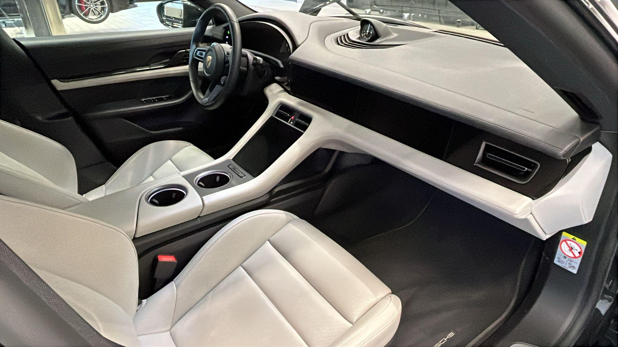Porsche Taycan Bilder Threat