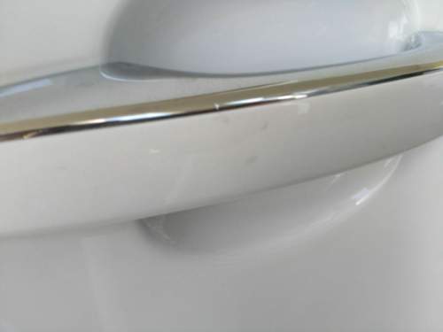 Lackkratzer uebertuencht bei Einstellung der selben Tuer im Opel AH.jpg