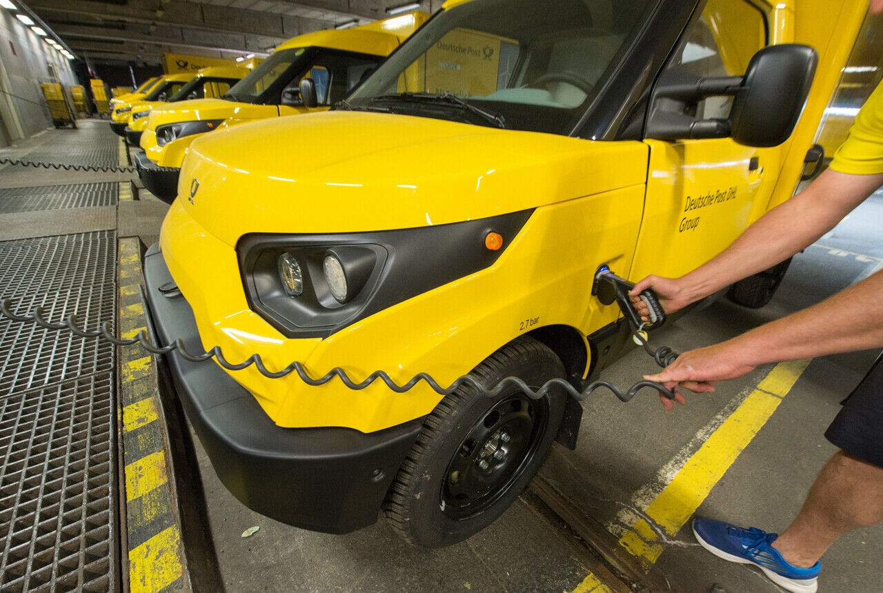 In Bayern setzt die Deutsche Post bereits speziell angefertigte E-Fahrzeuge bei der Zustellung ein