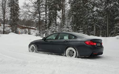 Spielen im Schnee