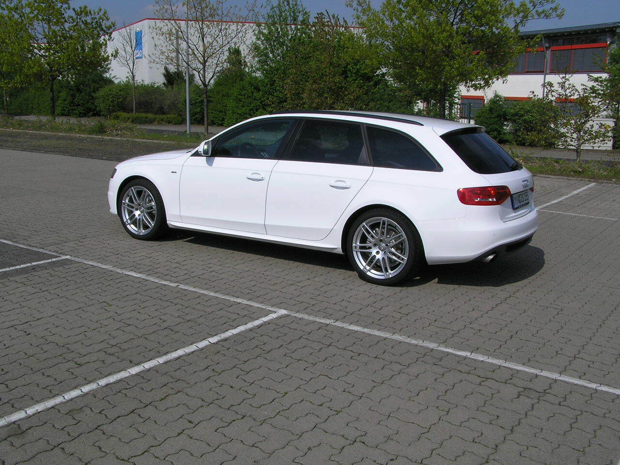Postet doch mal Bilder Eurer A4 in weiss :)
