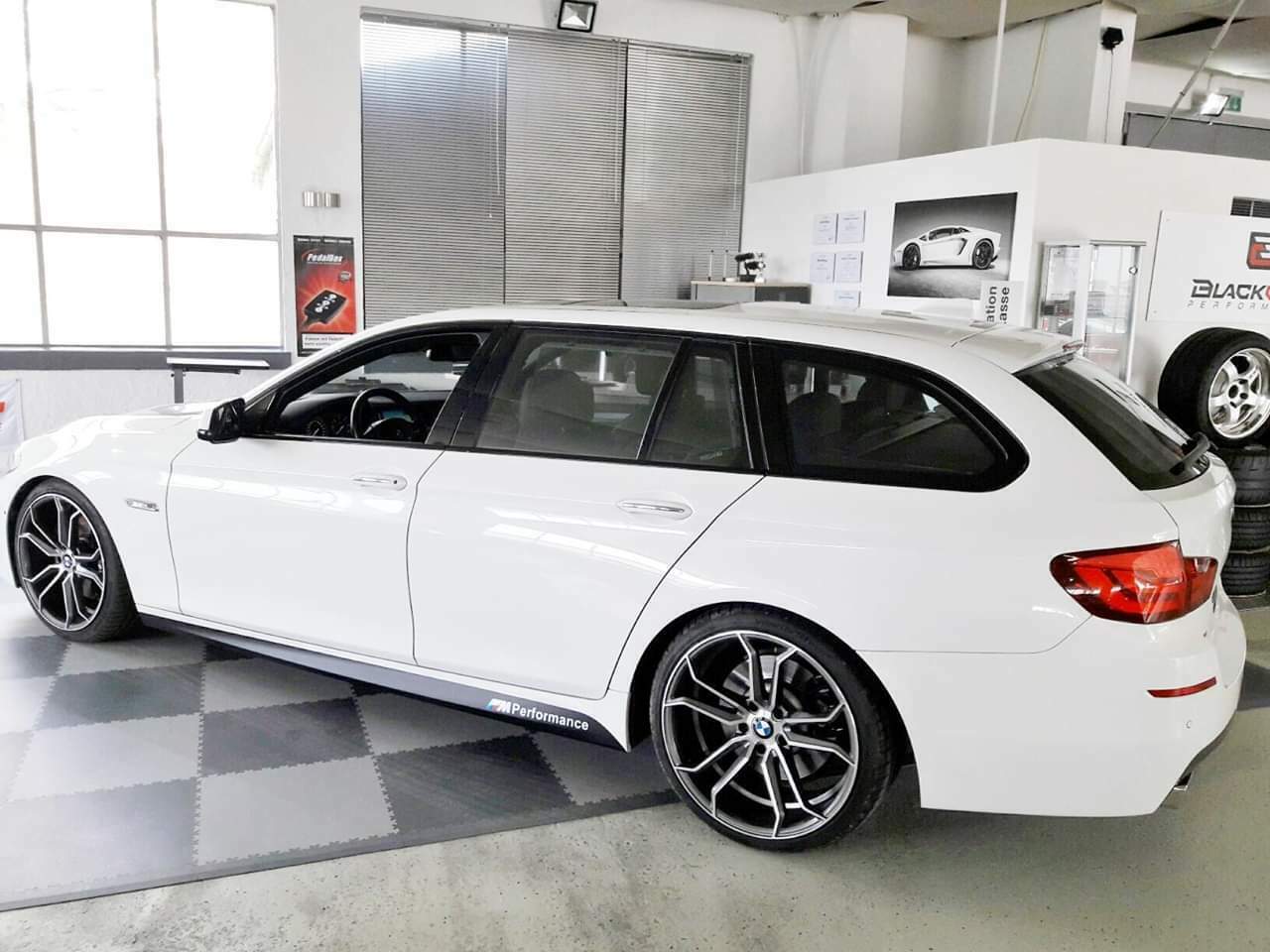 Postet hier eure BMWs mit euren Felgen:-)