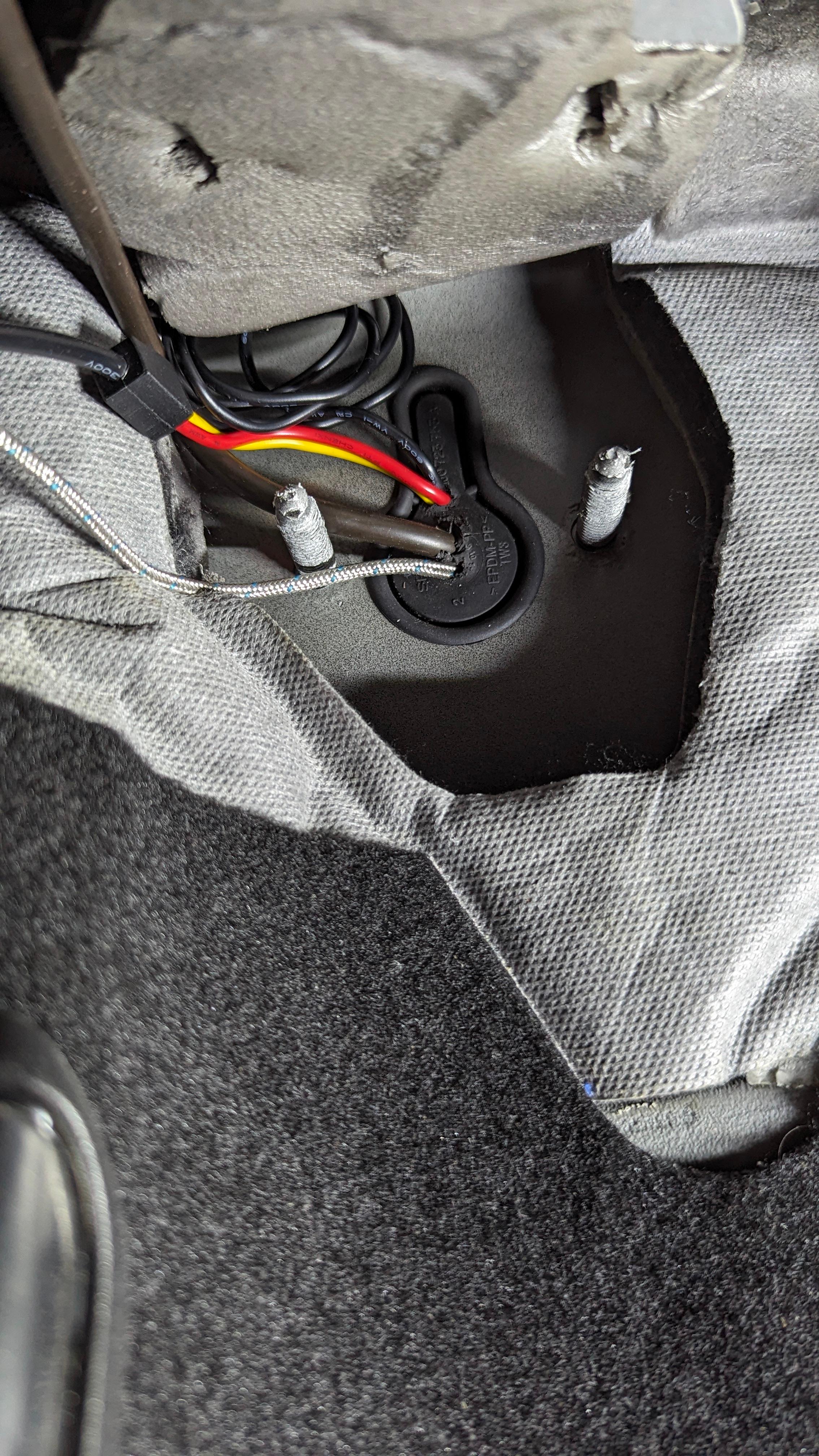 Powerkabel vom Motorraum in den Innenraum