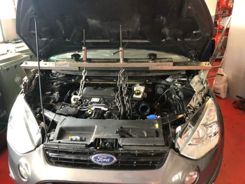 Eigentlich sollte der Motor von unten gesichert werden. Das Auto muss aber Rollbar bleiben also die Variante..jpg