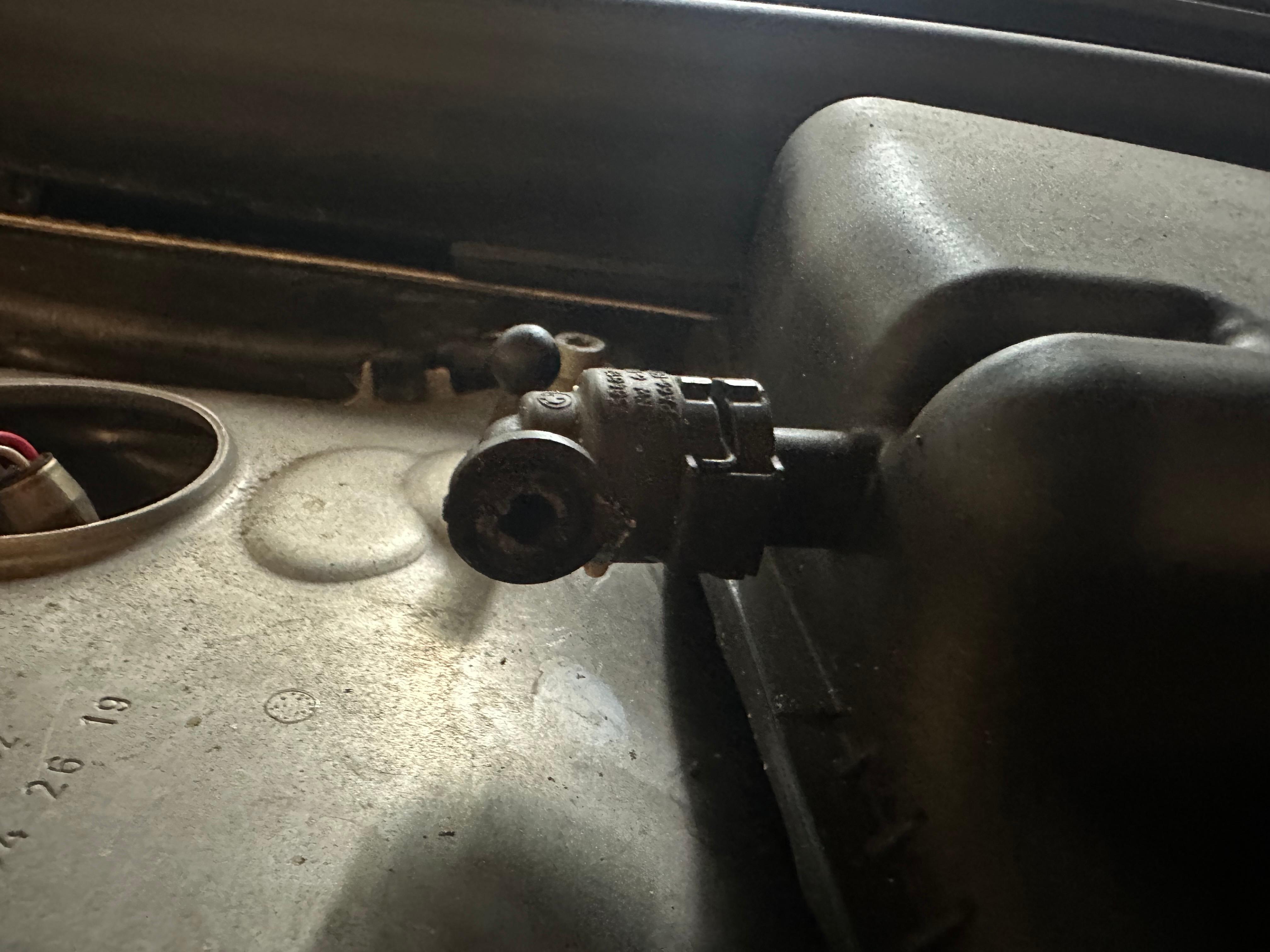 Präventive Wartung M850i Kühlmittelausgleichsbehälter