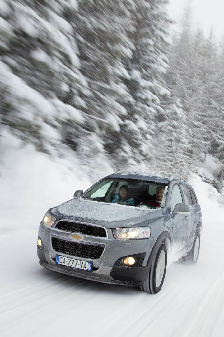 Vorbei an Tannen: Chevrolet Captiva