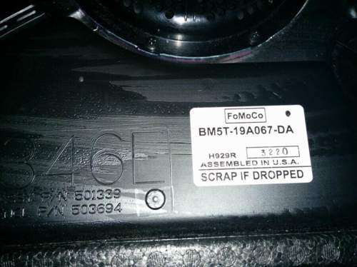 Ford-focus-iii-subwoofer-halbrund-bild-1
