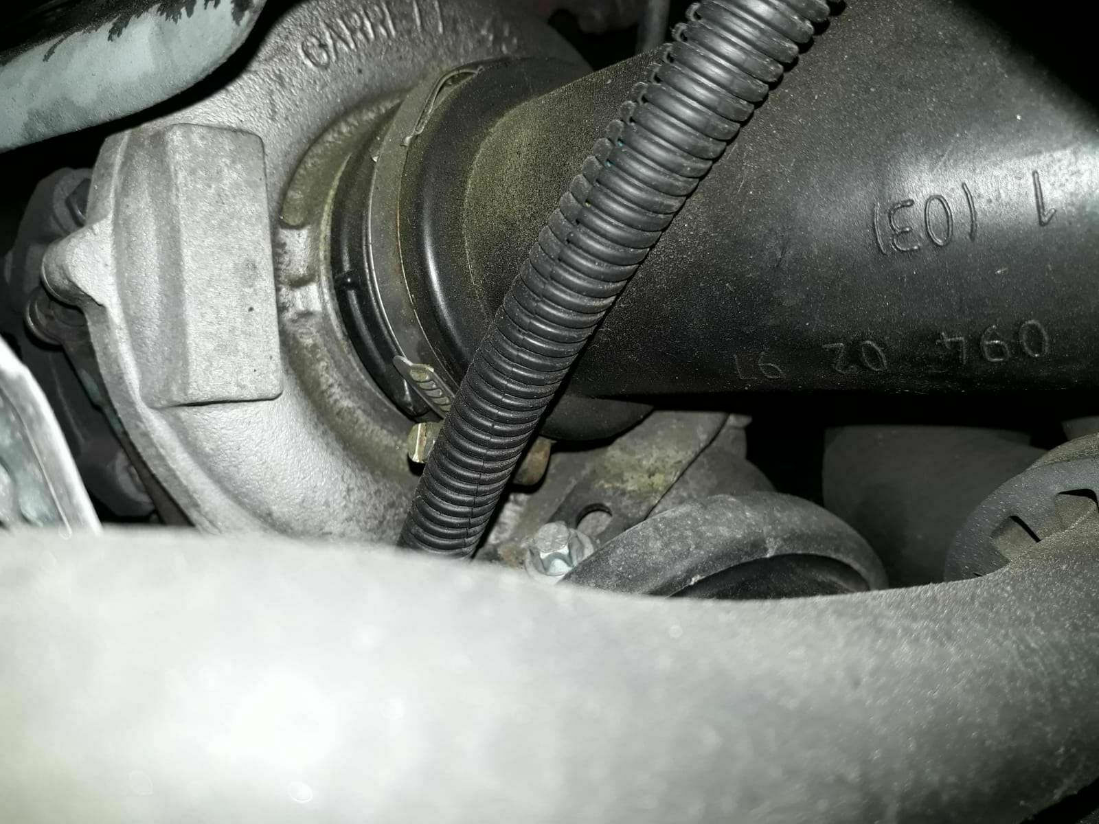 Problem Motorenölaustritt an ausgeschlagener Drosselklappe der Ansaugbrücke W203 200CDI Bj. 2004