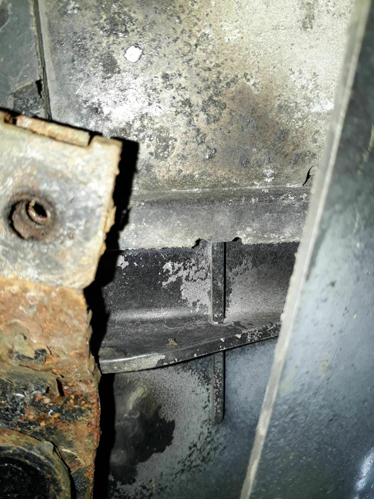 Problem Motorenölaustritt an ausgeschlagener Drosselklappe der Ansaugbrücke W203 200CDI Bj. 2004