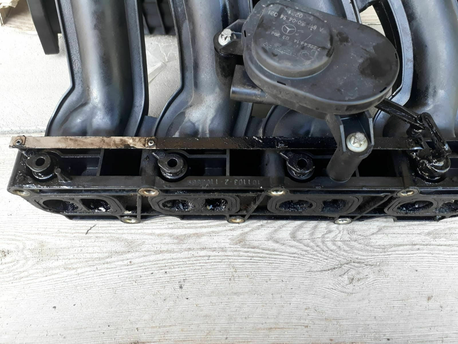 Problem Motorenölaustritt an ausgeschlagener Drosselklappe der Ansaugbrücke W203 200CDI Bj. 2004