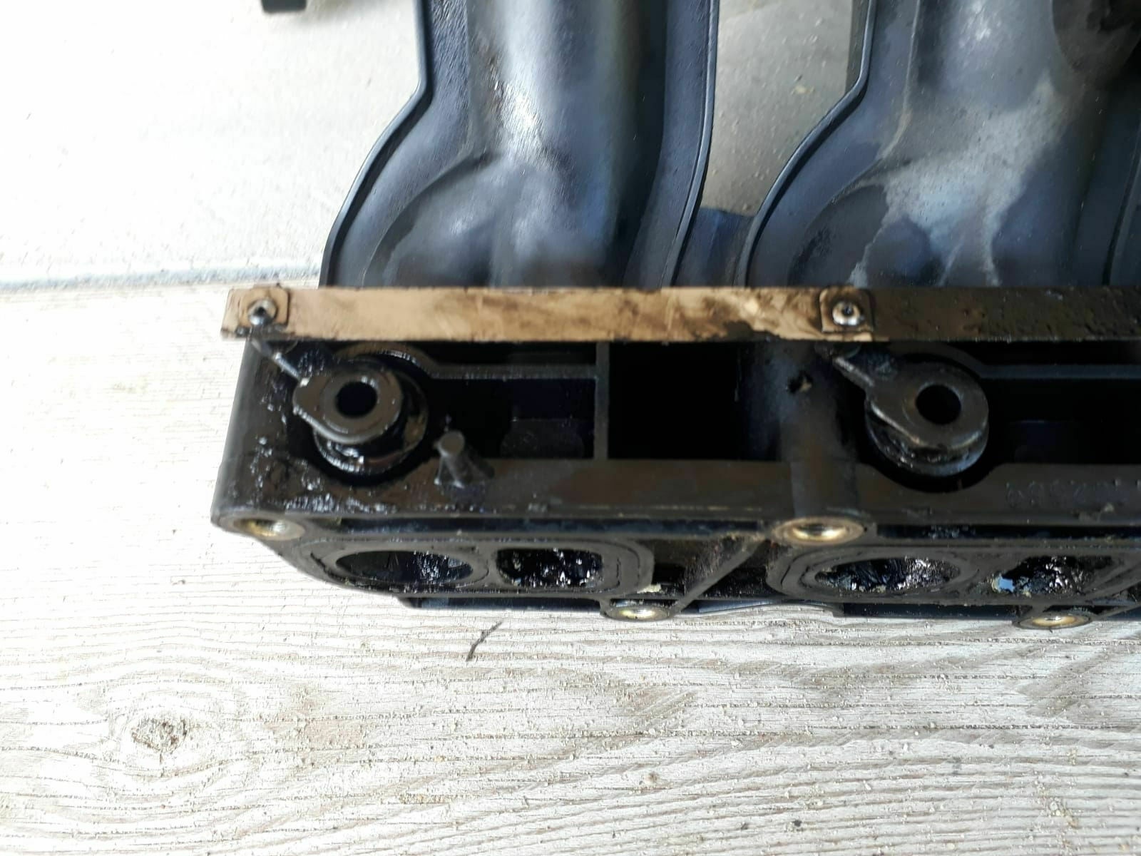 Problem Motorenölaustritt an ausgeschlagener Drosselklappe der Ansaugbrücke W203 200CDI Bj. 2004