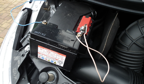 12 Volt stützen bei Akkuwechsel