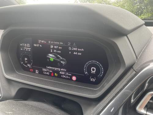 Nur 44 kW Ladeleisung, 35 min für 33%