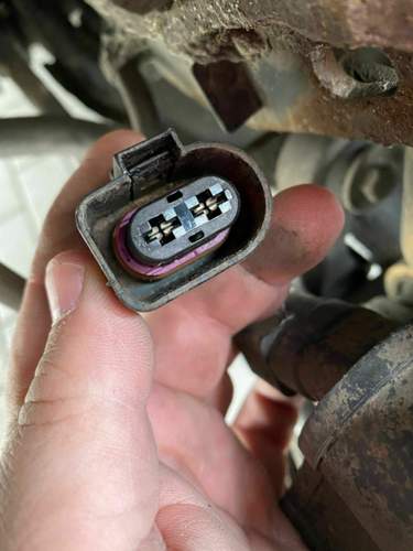 Rechte Seite Stecker.jpg