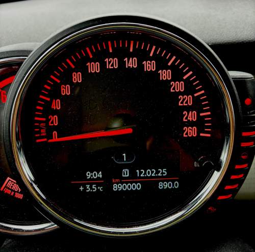 890.000 km