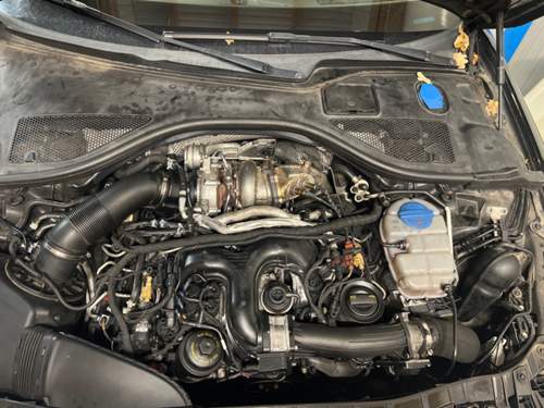 Motorraum 3.0 BiTDI.jpg