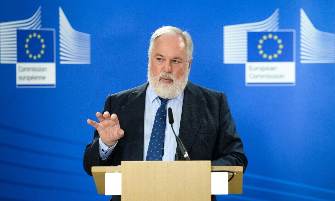 EU-Klimakommissar Miguel Arias Cañete: Die Kommission prüft neue Berechnungswege für CO2-Grenzwerte