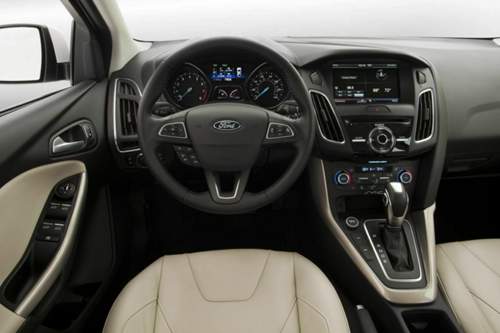 Das neue Cockpit: Klare Gliederung, wenig Knöpfe, großer Touchscreen