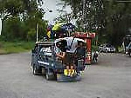 Kleines-auto-ganz-voll