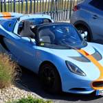 Qiberon Auto Passion 2025 - Lotus Elise Sport 220 in Gulf-Lackierung
