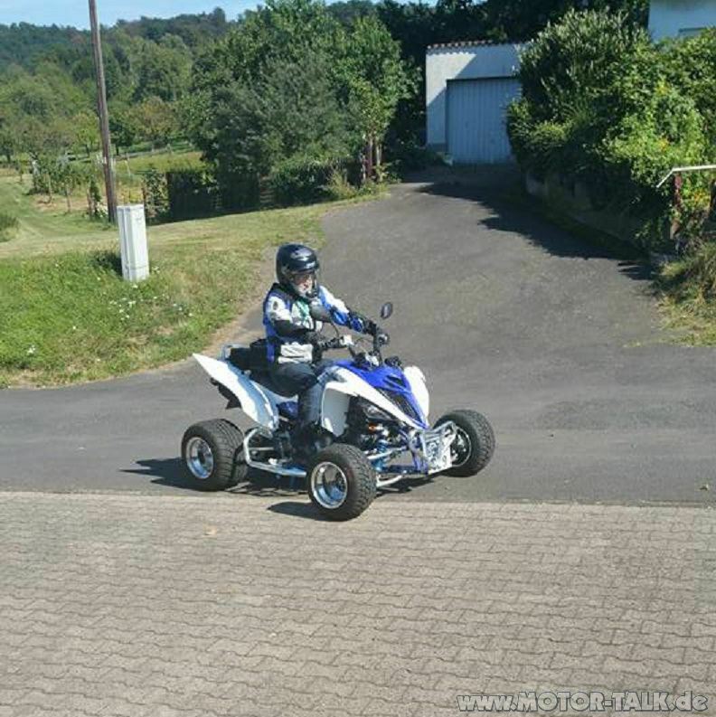 Quad mit Einspritzung? Alt oder neu? Blicke nicht mehr durch............