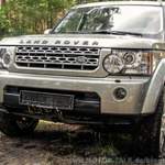 Nur von außen nass: der Land Rover