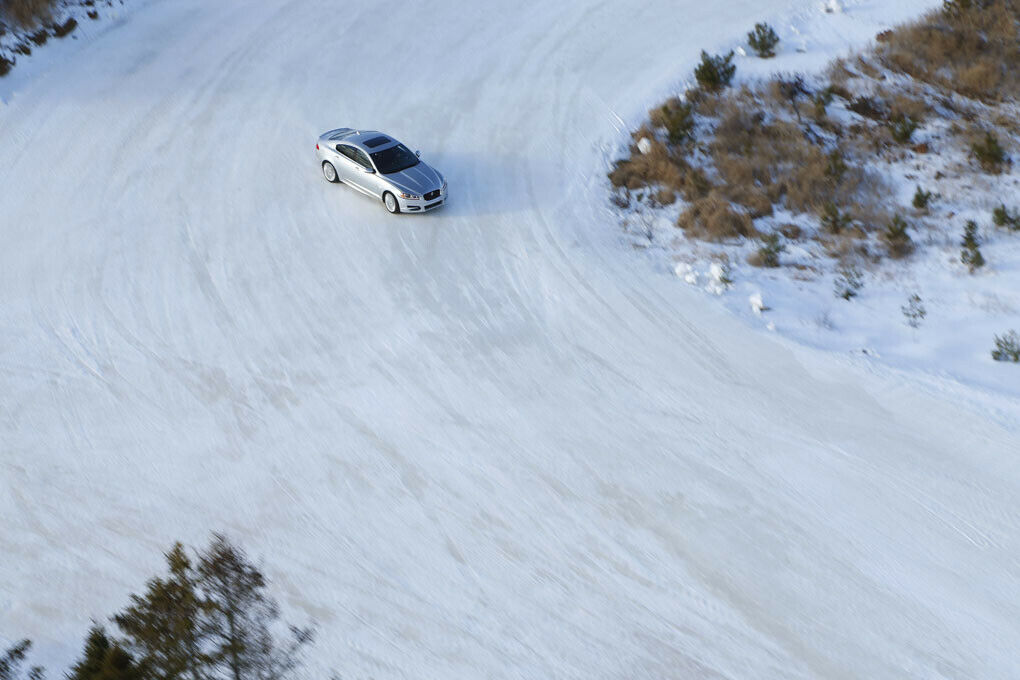 Erste Fahrt mit Jaguar XF und XJ AWD.