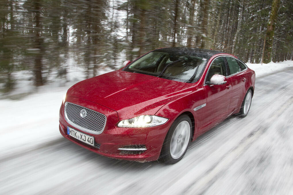 Ab Februar bietet Jaguar im Oberklasse-Gleiter XJ einen Allrad-Antrieb an.