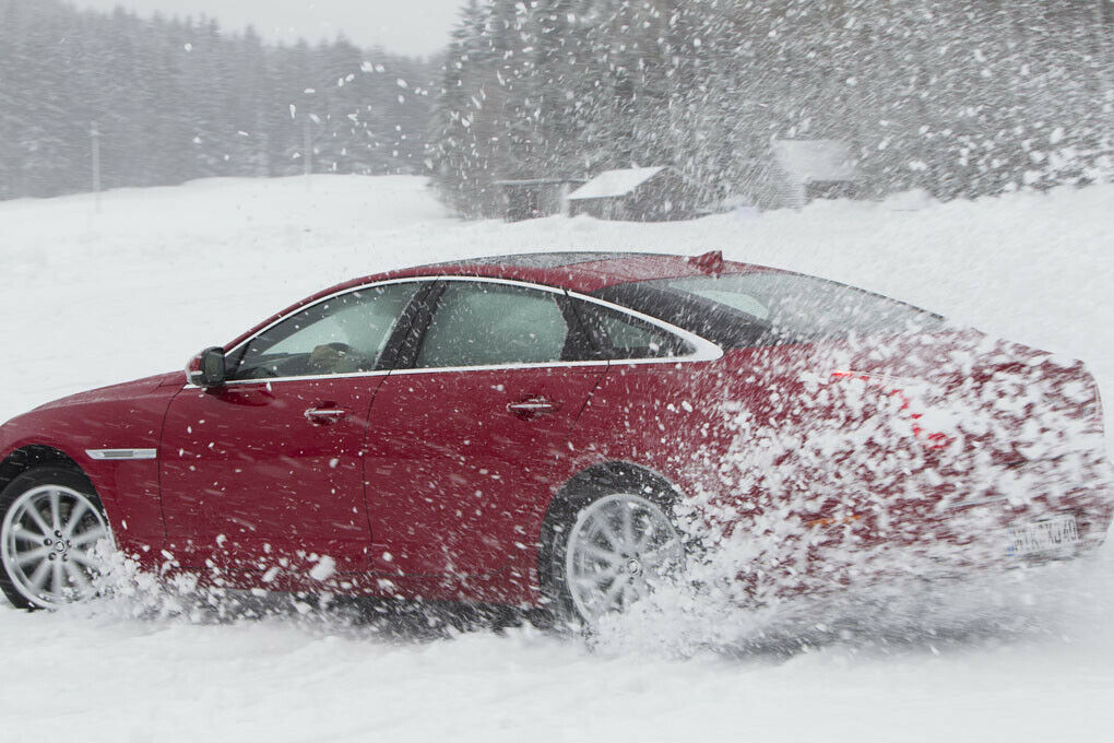 Erste Fahrt mit Jaguar XF und XJ AWD.