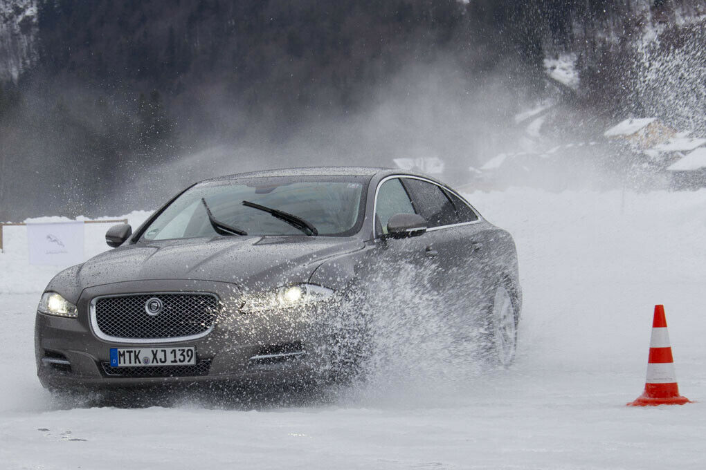 Erste Fahrt mit Jaguar XF und XJ AWD.