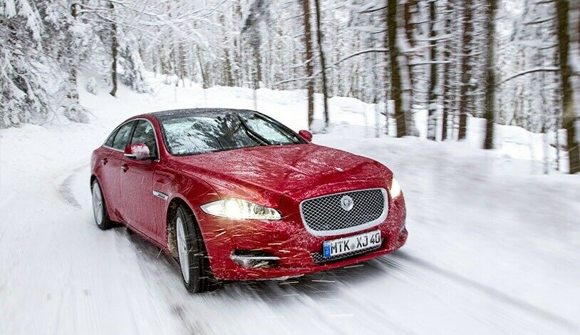 Im neuen XJ AWD mit 3,0-Liter-V6 auf den Schneepisten im Salzburger Land.